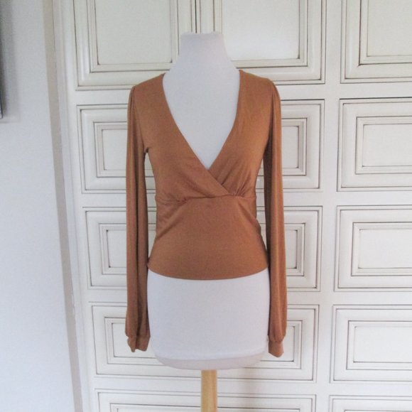 Lulu's Long Sleeve Crossover Silky Soft Top Medium NWT - Picture 3 of 6